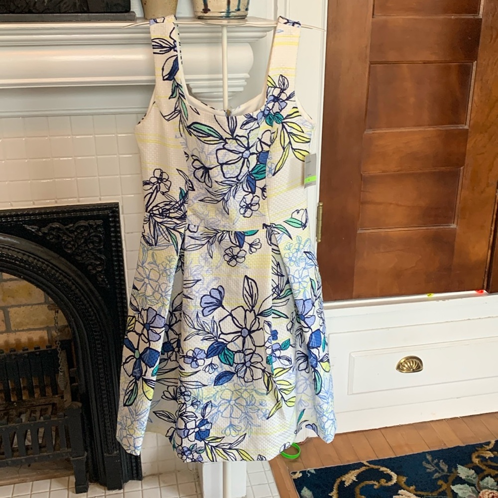 Danny & Nicole exposed zip floral dress. NWT.